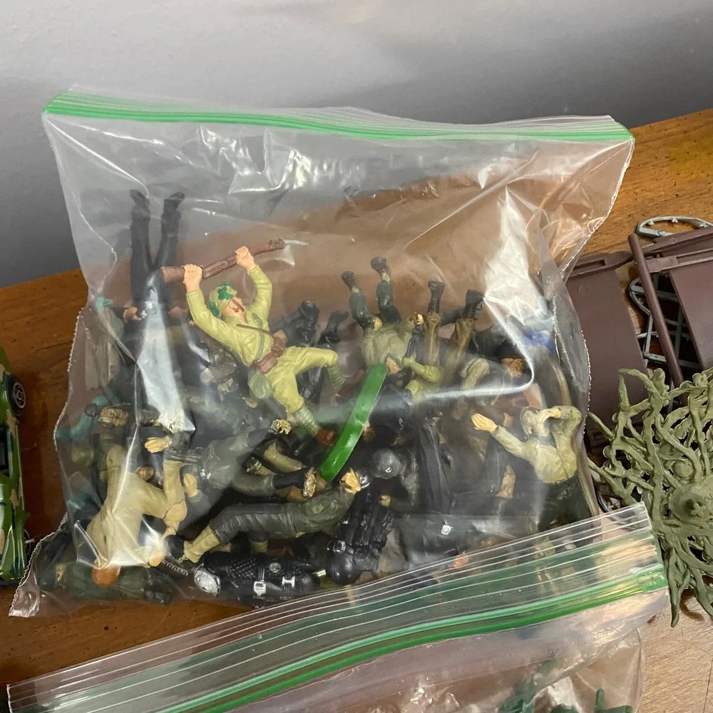 Vintage Plastic Green Army Men Toy Soldier Figures Huge Lot Vehicles Accessories